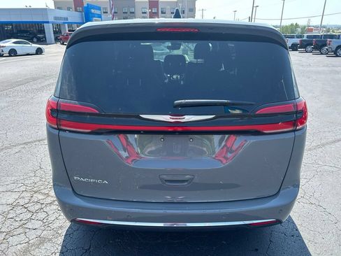 Used 2025 Chrysler Pacifica Select FWD image 6
