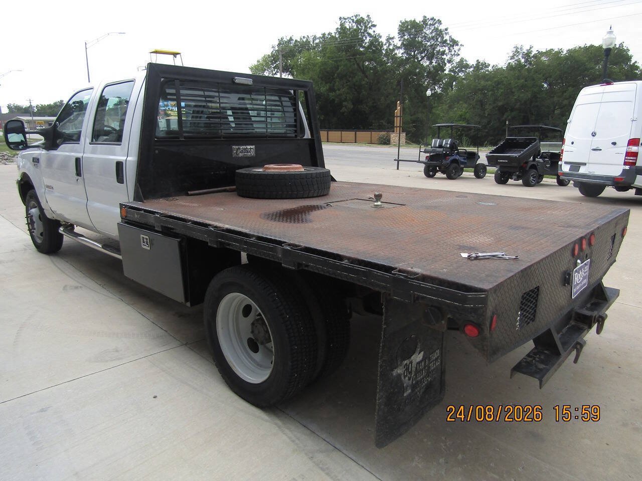 Used 2004 Ford F550 2WD Crew Cab Super Duty image 7
