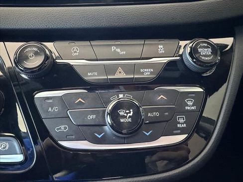 Used 2018 Chrysler Pacifica Touring Plus w/ S Appearance Package FWD image 20