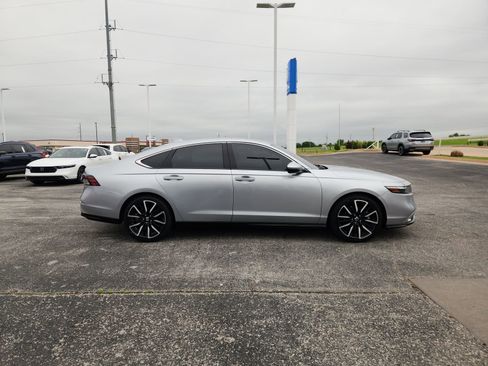 Used 2024 Honda Accord Touring image 7
