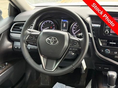Used 2023 Toyota Camry SE FWD image 14