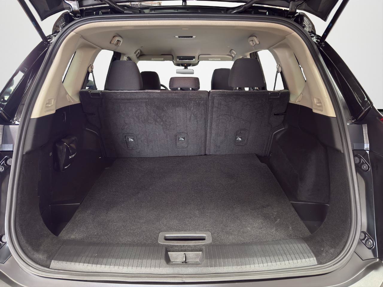 Used 2022 Nissan Rogue SV FWD image 24