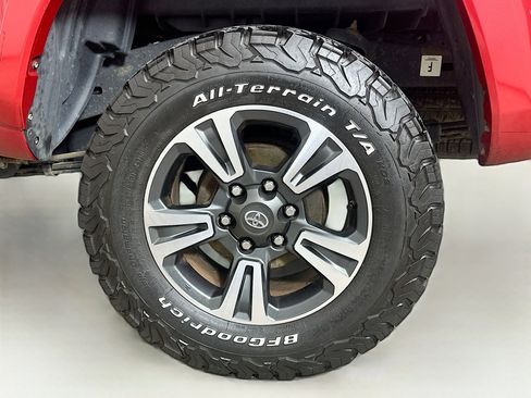 Used 2016 Toyota Tacoma TRD Sport w/ Towing Package image 11