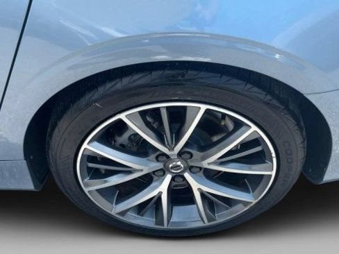 Used 2018 Volvo S90 T5 Momentum w/ Convenience Package AWD/4WD image 8