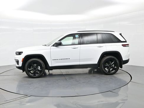 New 2025 Jeep Grand Cherokee Limited w/ Luxury Tech Group II image 9