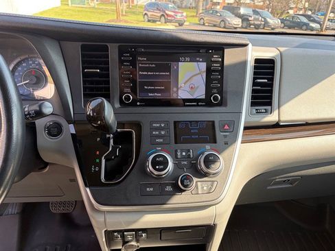 Used 2020 Toyota Sienna XLE w/ XLE Navigation Package image 25