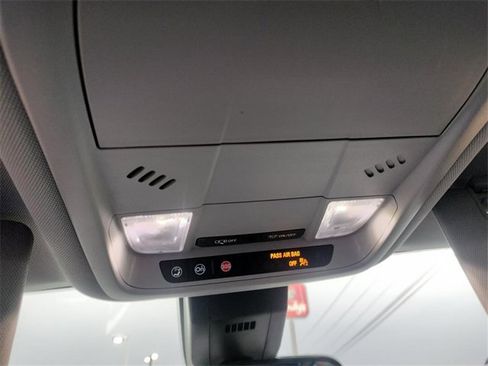 Used 2023 Chevrolet Equinox LT image 19