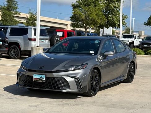 Used 2026 Toyota Camry SE w/ Convenience Package FWD image 6