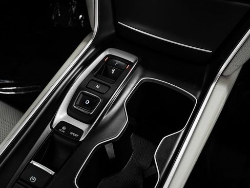 Used 2018 Honda Accord Touring image 25