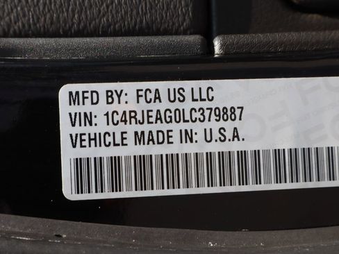 Used 2020 Jeep Grand Cherokee Altitude image 32