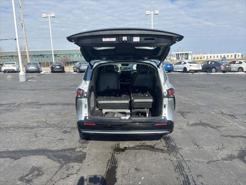 Certified 2023 Toyota Sienna Limited image 11