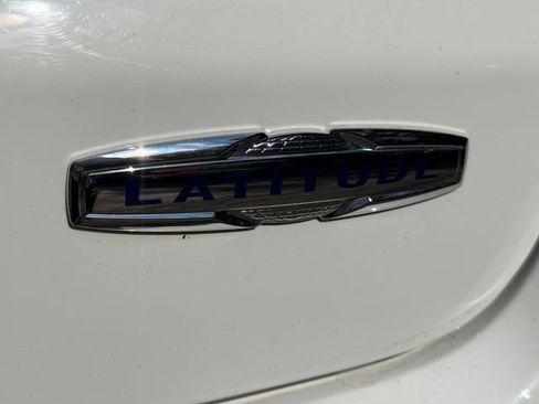 Used 2022 Jeep Compass Latitude w/ Sun and Sound Group AWD/4WD image 19