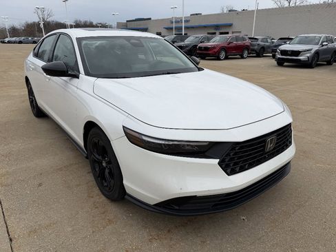 Used 2025 Honda Accord SE image 2