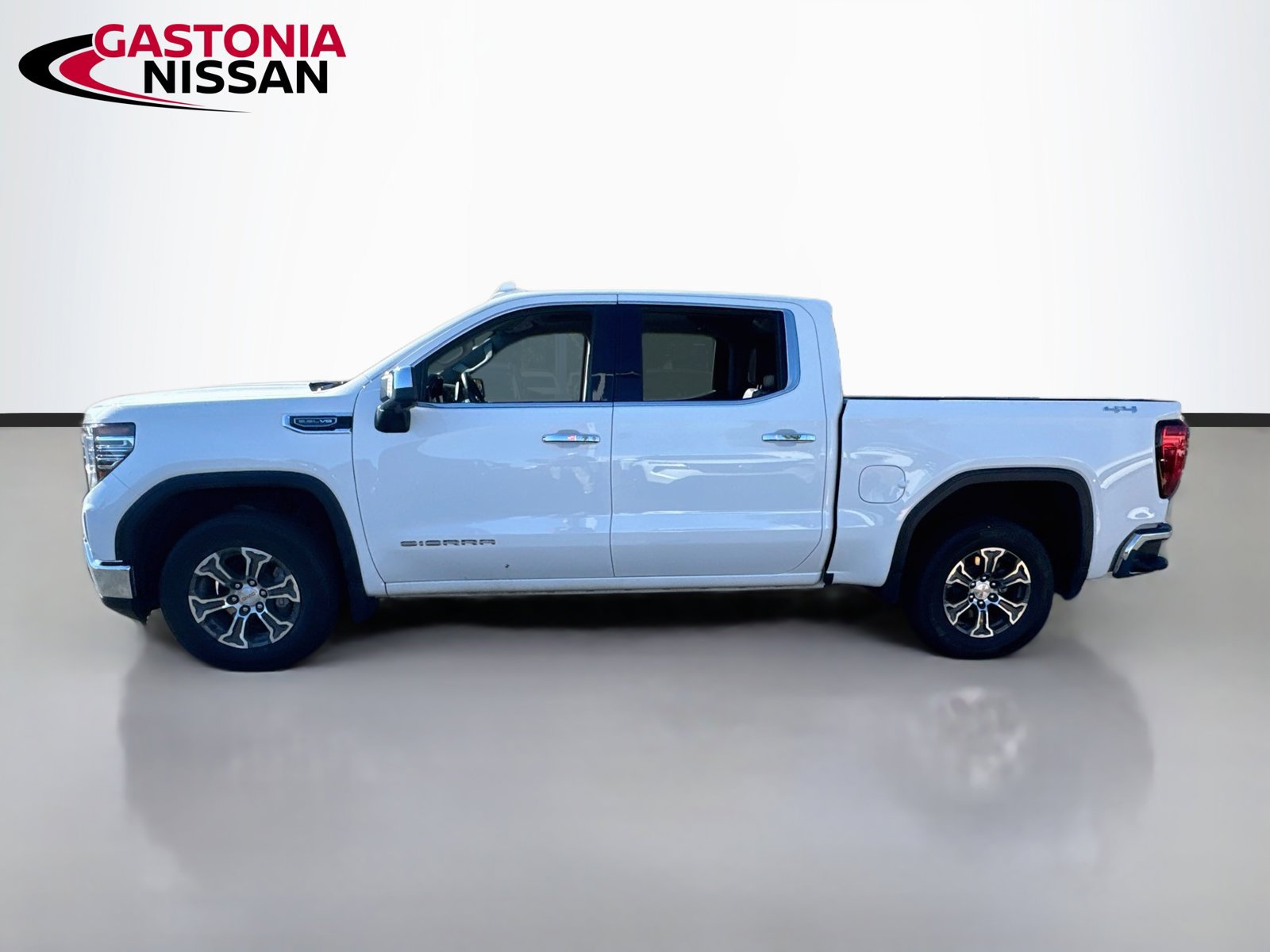 Used 2025 GMC Sierra 1500 SLT AWD/4WD image 5