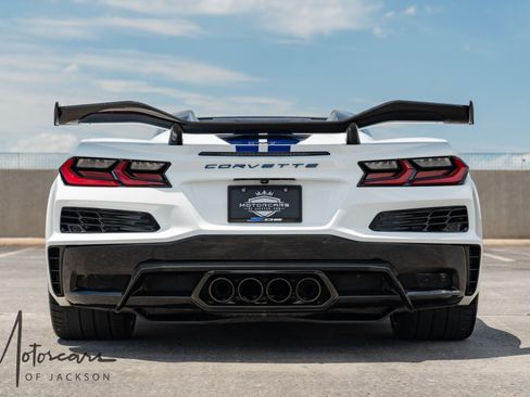 Used 2024 Chevrolet Corvette Z06 RWD image 9