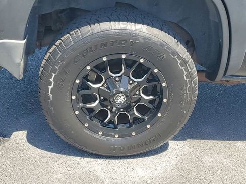 Used 2005 Chevrolet Tahoe Z71 w/ Preferred Equipment Group AWD/4WD image 7