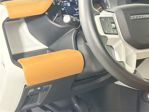 Certified 2023 Land Rover Defender 110 X-Dynamic SE image 10