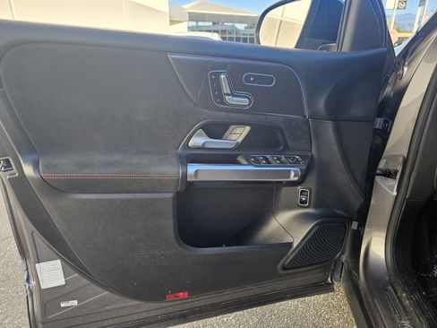 Used 2021 Mercedes-Benz GLB 250 image 10