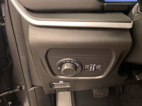 Used 2025 Jeep Grand Cherokee Laredo X w/ Luxury Tech Group I image 20