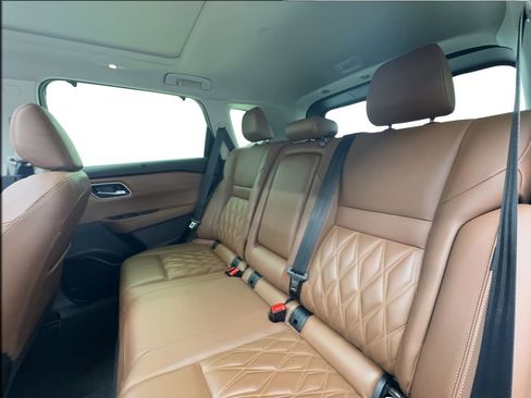 Used 2025 Nissan Rogue Platinum w/ Platinum Premium Package image 26