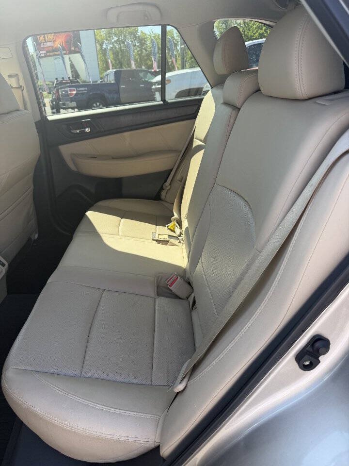Used 2018 Subaru Outback 3.6R Limited AWD/4WD image 12