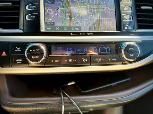 Used 2019 Toyota Highlander XLE FWD image 56