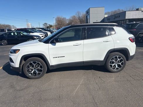 Used 2025 Jeep Compass Limited image 5