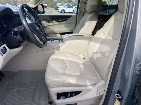 Used 2019 Cadillac Escalade Premium Luxury image 8
