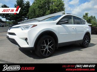 Used 2018 Toyota RAV4 SE image 1