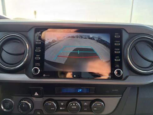 Used 2021 Toyota Tacoma TRD Off-Road w/ Technology Package image 19