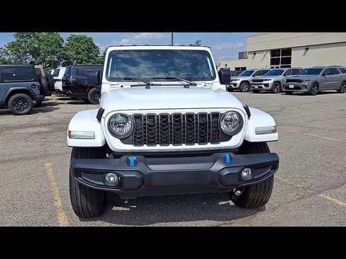 Used 2024 Jeep Wrangler Unlimited w/ Convenience Group AWD/4WD image 3
