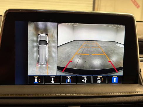 Used 2024 Chevrolet Suburban Premier RWD image 24