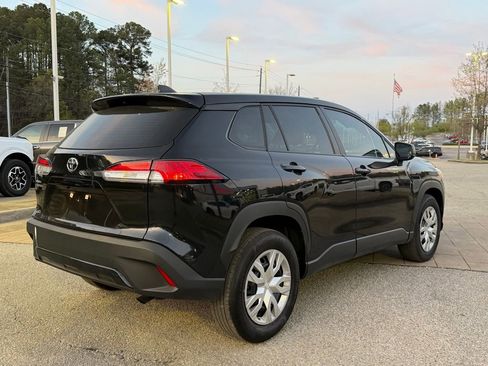 Used 2025 Toyota Corolla Cross L image 3