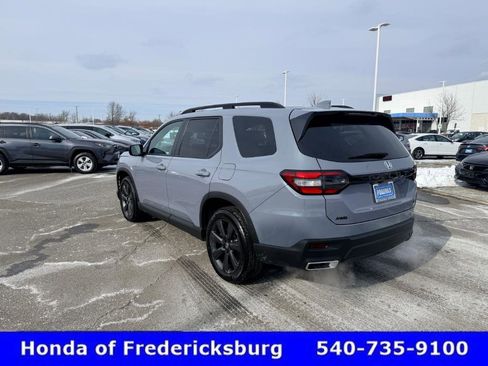Used 2025 Honda Pilot Sport image 4