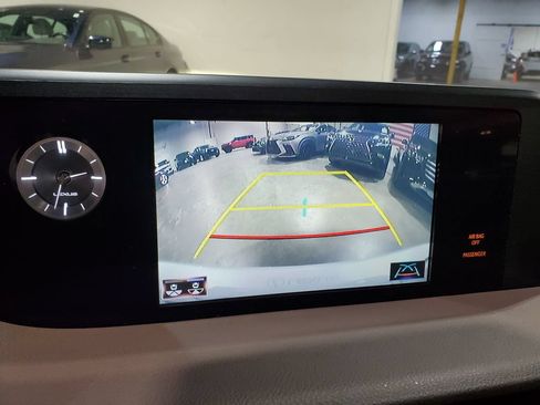 Used 2021 Lexus ES 300h w/ Premium Package FWD image 30