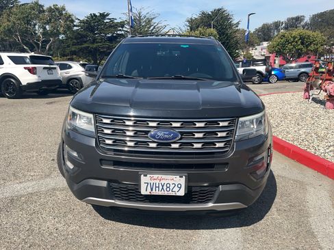 Used 2017 Ford Explorer XLT w/ Equipment Group 201A image 2