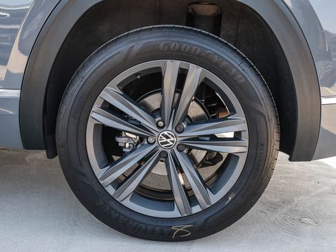 Used 2021 Volkswagen Atlas Cross Sport SE w/ Panoramic Sunroof Package image 10