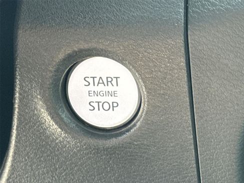 Used 2022 Nissan Frontier SV RWD image 15