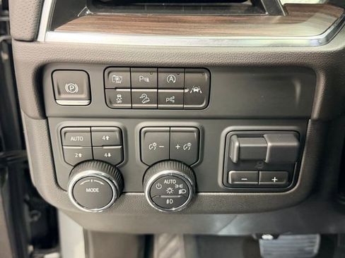 Certified 2025 Chevrolet Tahoe Premier AWD/4WD image 19