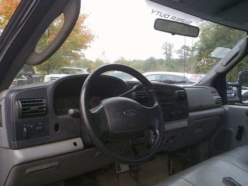 Used 2006 Ford F350 XL image 6