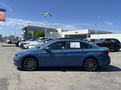 Used 2025 Volkswagen Jetta GLI Autobahn FWD image 2
