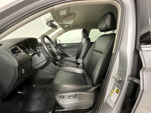 Used 2019 Volkswagen Tiguan SE image 16