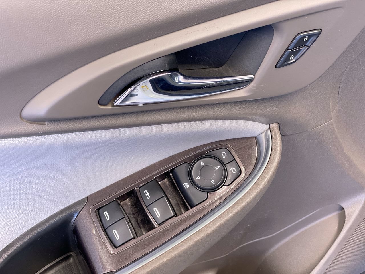 Used 2022 Chevrolet Malibu LT FWD image 18