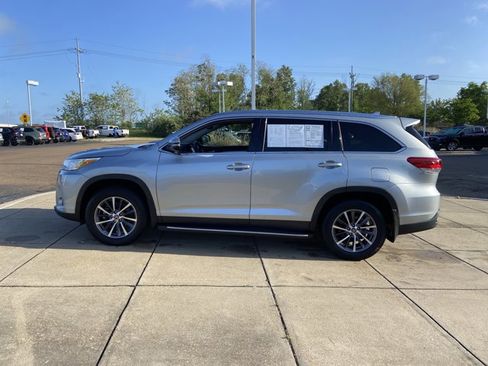 Used 2019 Toyota Highlander XLE image 7