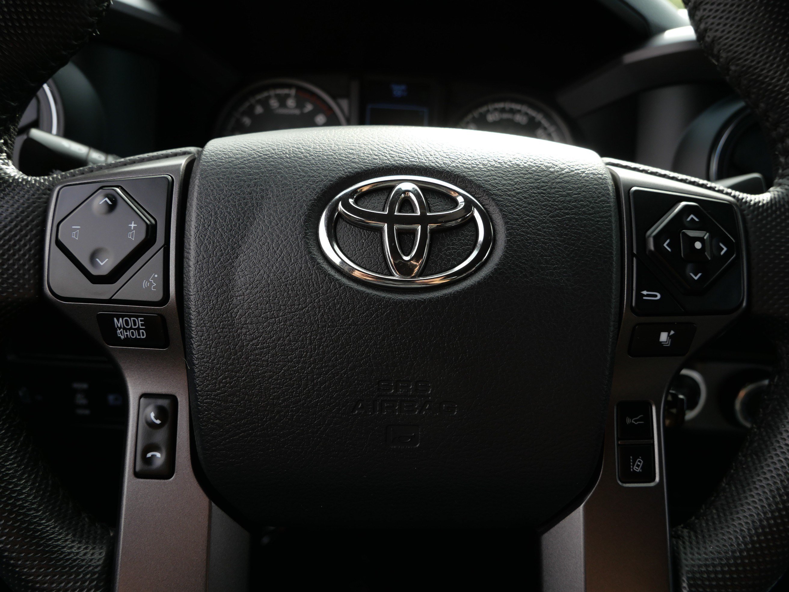 Used 2018 Toyota Tacoma TRD Sport AWD/4WD image 25