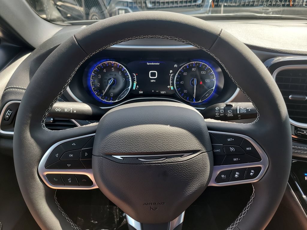 New 2027 Chrysler Pacifica Select w/ Family Tech Group FWD image 31