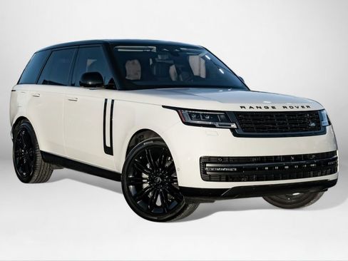 Used 2022 Land Rover Range Rover SE image 3