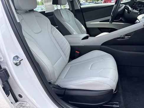 Used 2025 Hyundai Elantra Limited FWD image 13