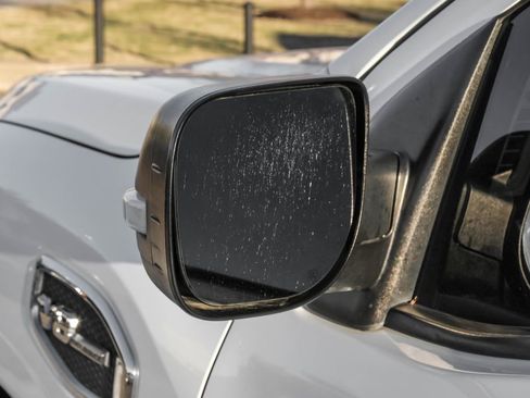 Used 2017 Nissan Titan SV image 39