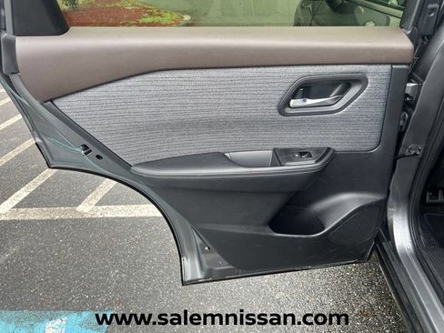 Used 2023 Nissan Rogue SV AWD/4WD image 19